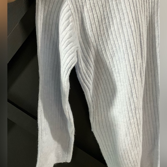 H&M -Beautiful light blue sweater! - Picture 2 of 4